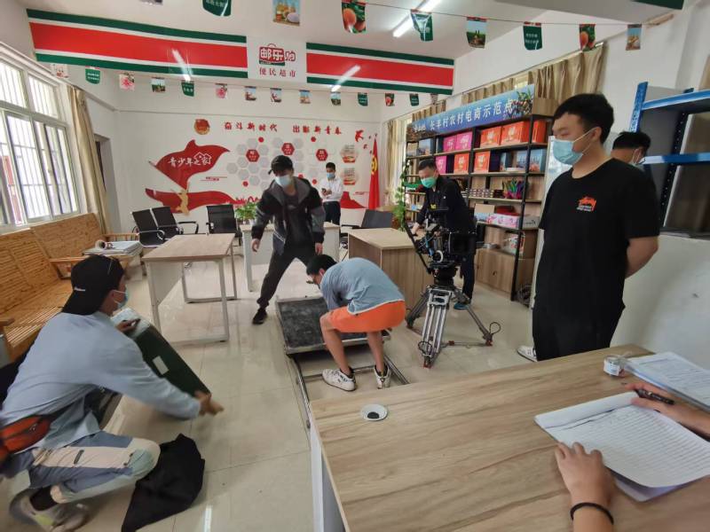 梅里斯达斡尔族区广告片拍摄公司：极简主义践行者，少即是多的视觉哲学